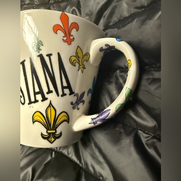 Louisiana coffee cup with Fleur de Lis inside & outside No chips or cracks. EUC - Picture 5 of 5